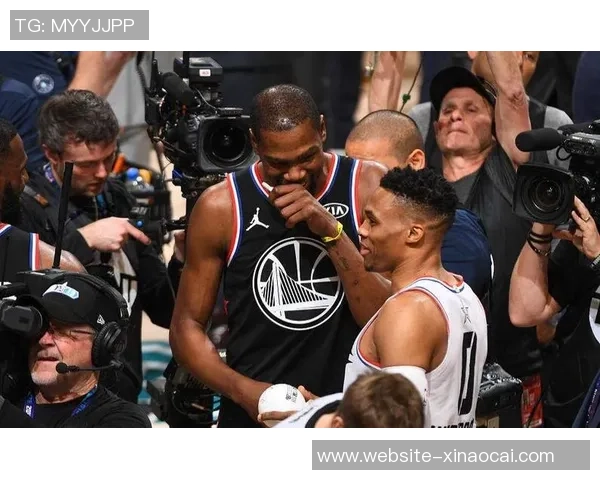 2015年NBA季后赛勇士与雷霆的激烈对决回顾与精彩瞬间分析