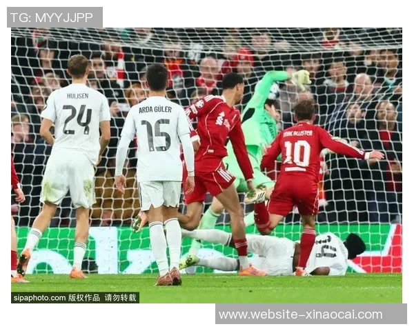 利物浦与曼联激战正酣比分结果揭晓引发球迷热议 利物浦与曼联激战正酣比分结果揭晓引发球迷热议