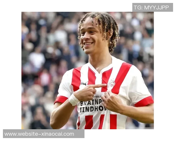 哈维西蒙斯：新一代足球天才的崛起与未来展望